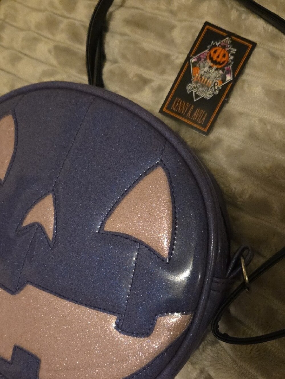 Love Pain & Stitches Pumpkin Crossbody Bag - Picture 3 of 11